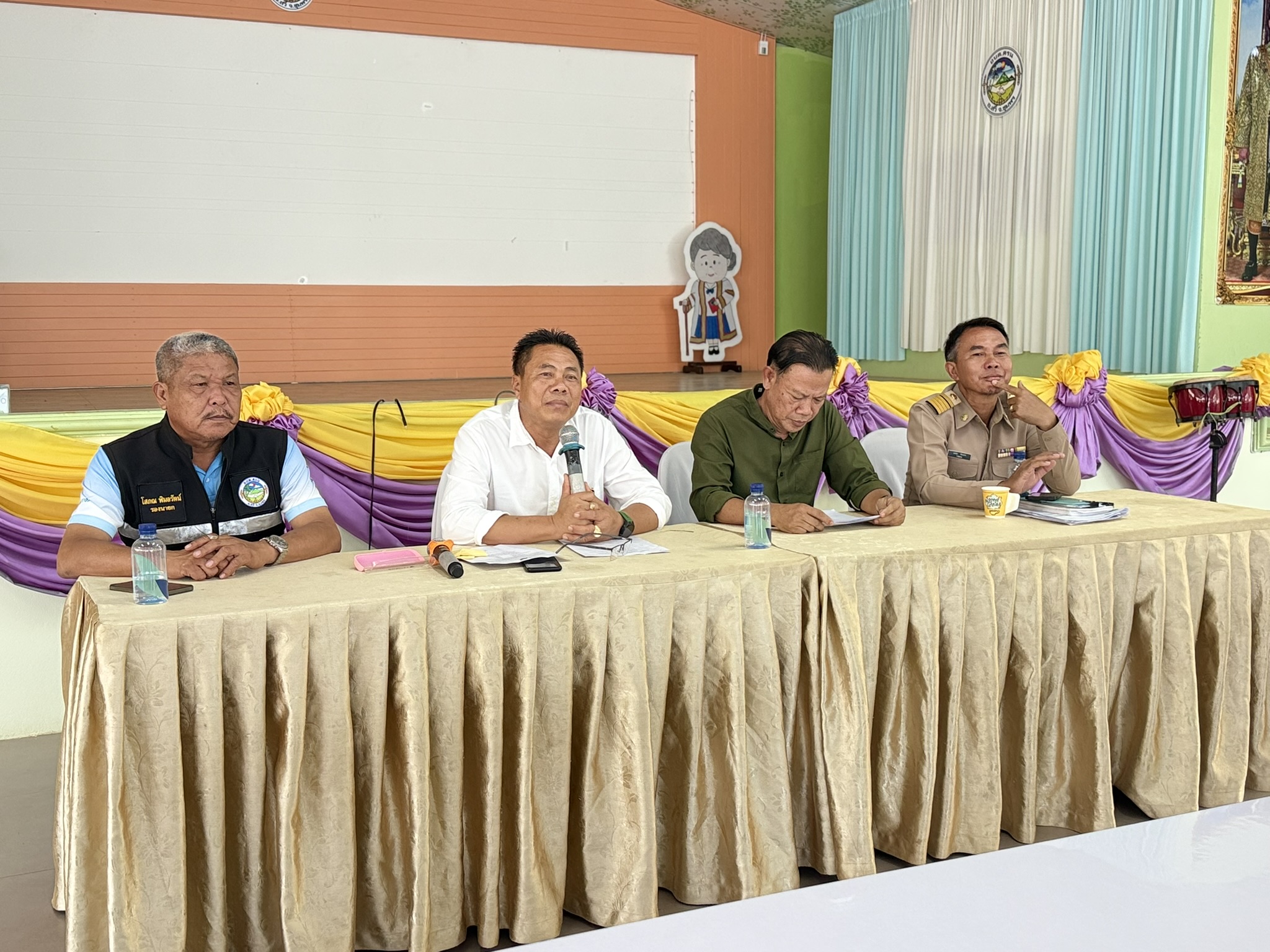 ประชุมพิจารณาคัดเลือกคณะกรรมการประสานงานศูนย์ อปพร. อบต.ครน